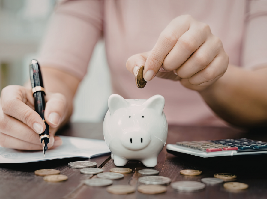 Spaarpot met munten als illustratie van vermogen en box 3 belasting in 2026